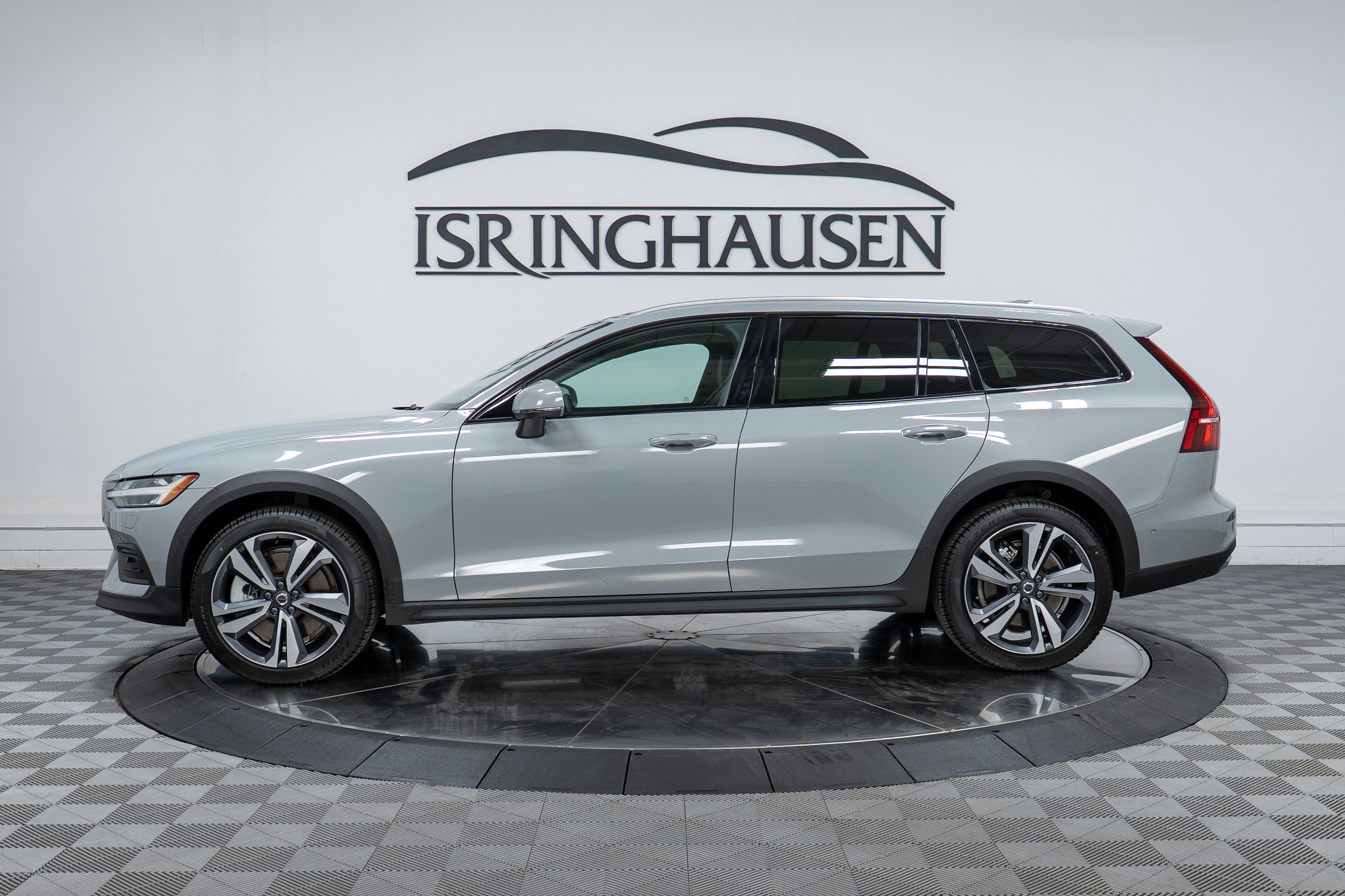 New 2026 Volvo V60 B5 Cross Country Plus w/ Climate Package AWD/4WD image 8