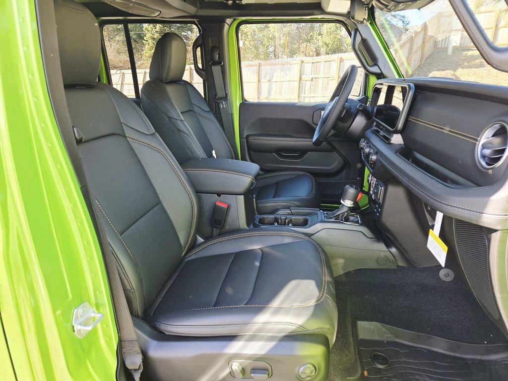 Certified 2025 Jeep Gladiator Sport image 16