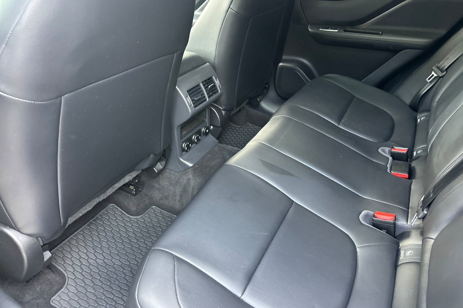 Used 2020 Jaguar F-PACE Premium AWD/4WD image 27