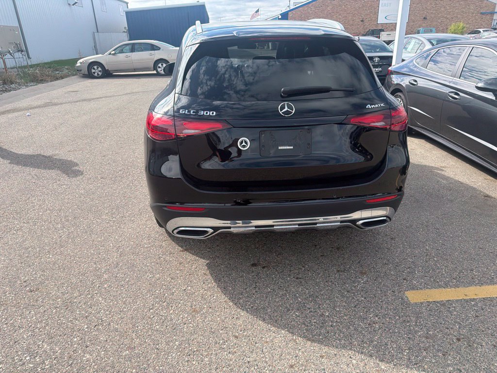 Used 2023 Mercedes-Benz GLC 300 4MATIC image 6