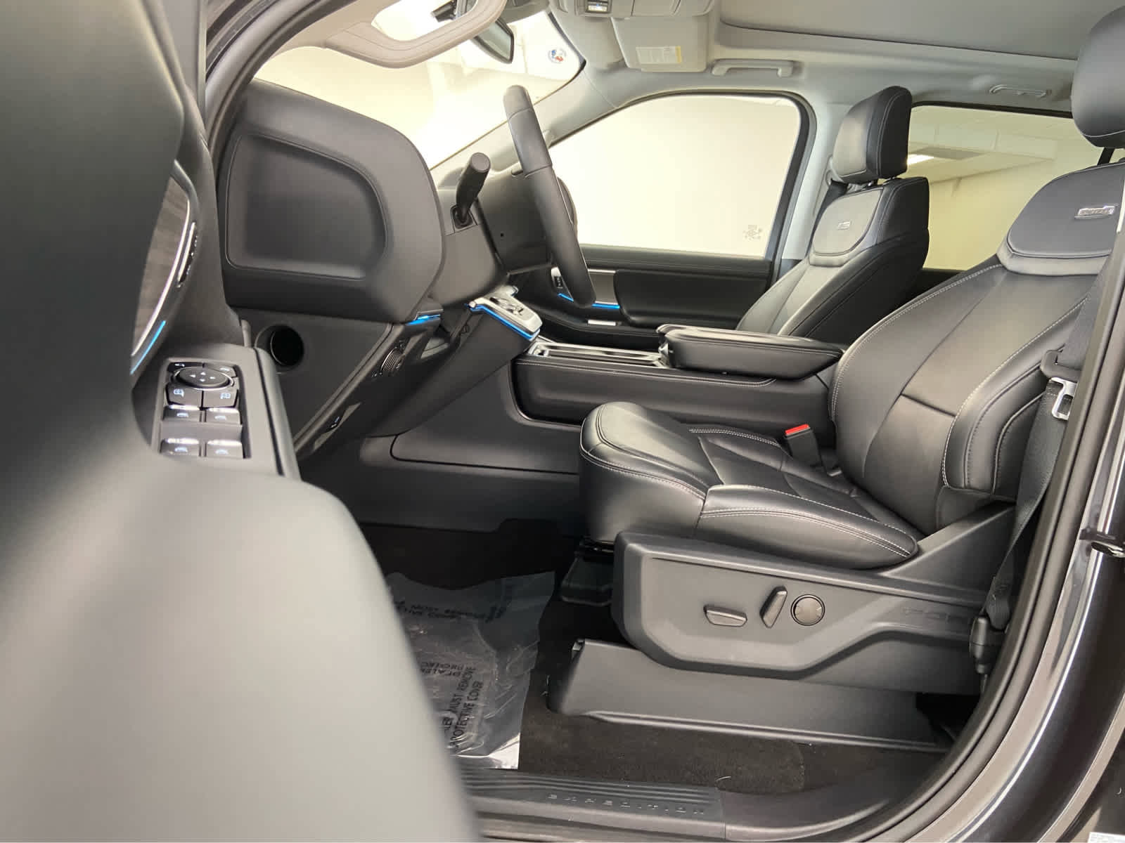 Used 2025 Ford Expedition Platinum image 18