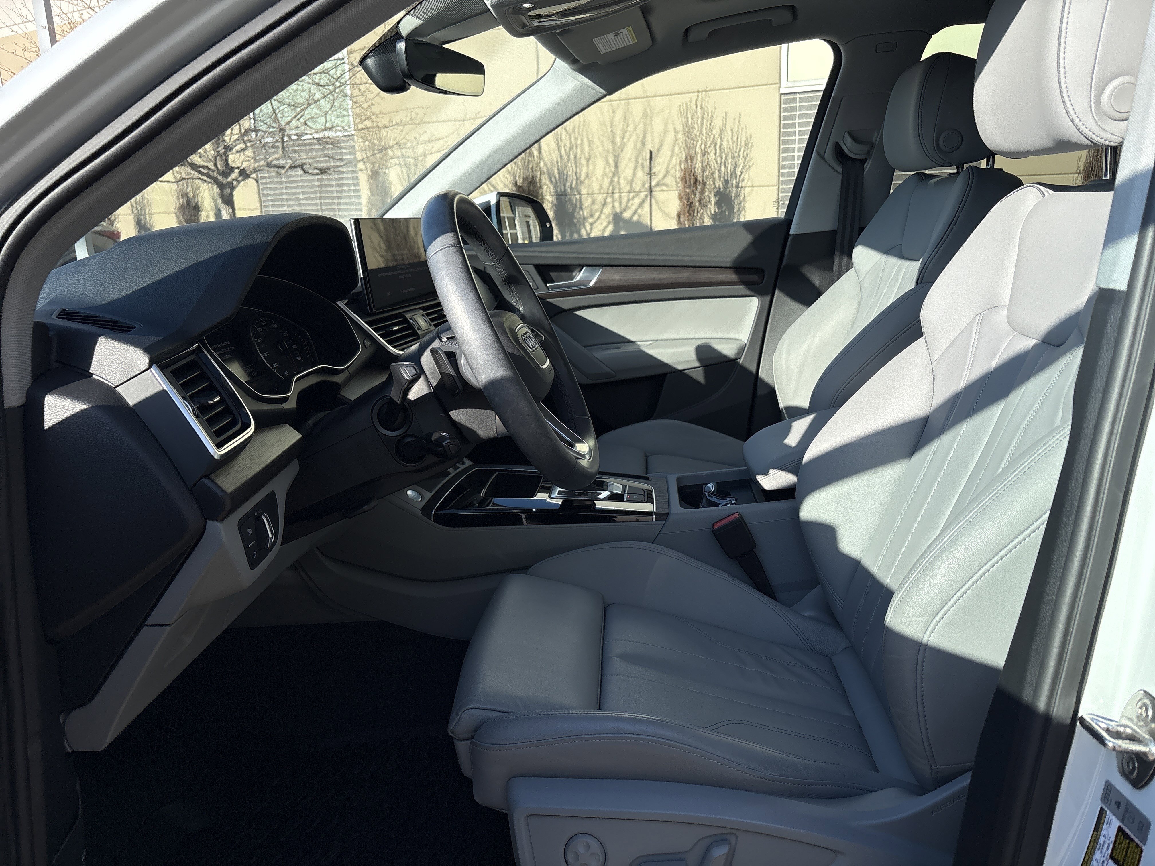 Used 2024 Audi Q5 2.0T Premium w/ Convenience Package image 16