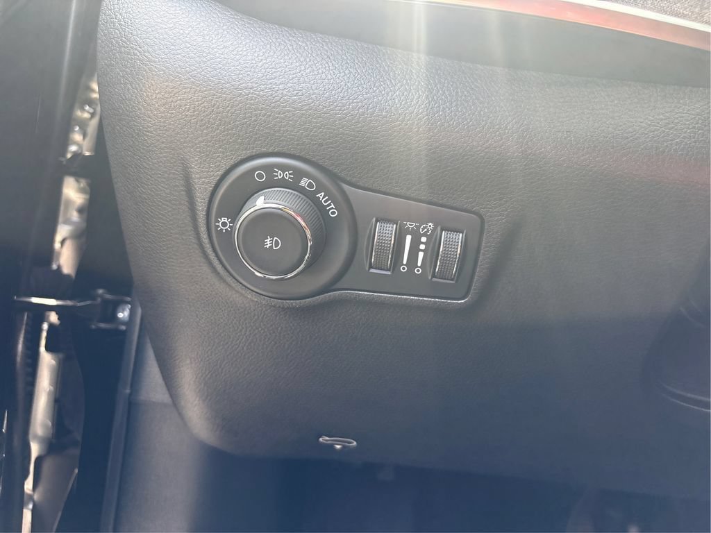 Used 2024 Jeep Compass Latitude AWD/4WD image 18