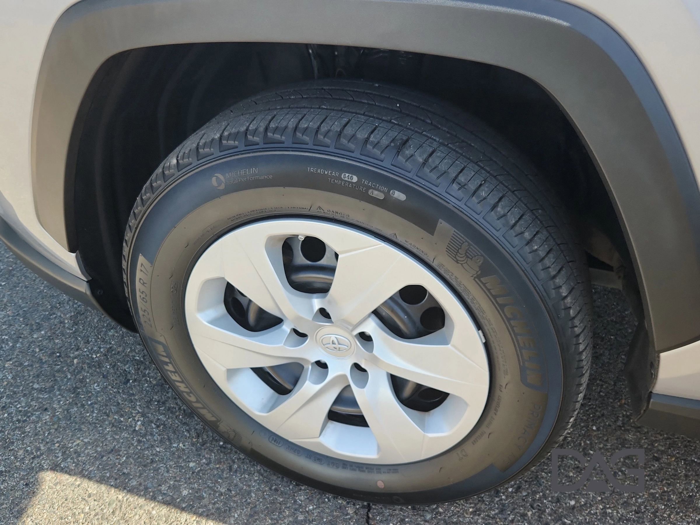 Used 2024 Toyota RAV4 LE image 27