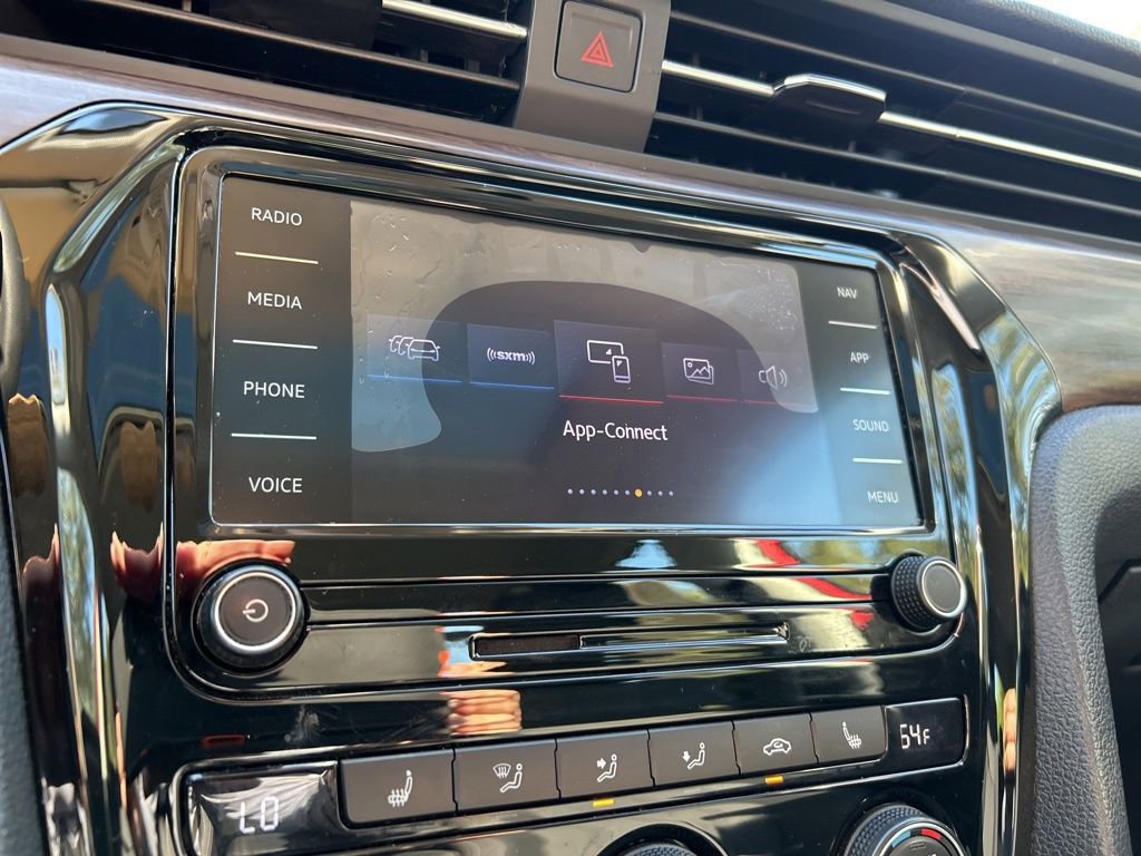 Used 2022 Volkswagen Passat 2.0T image 34