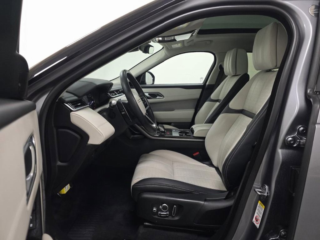 Used 2023 Land Rover Range Rover Velar HST image 3