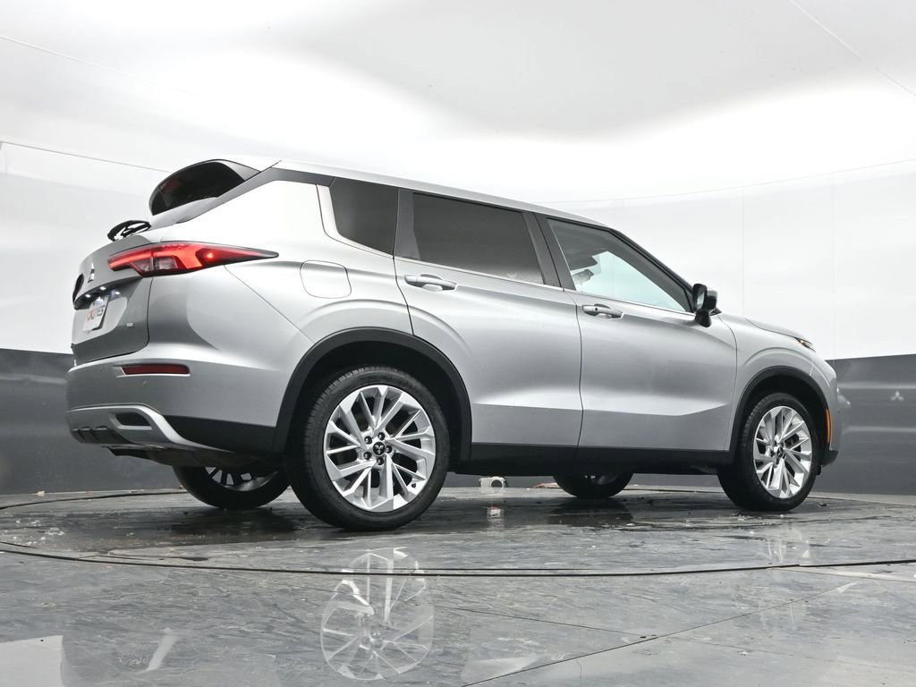 Used 2024 Mitsubishi Outlander SE image 46