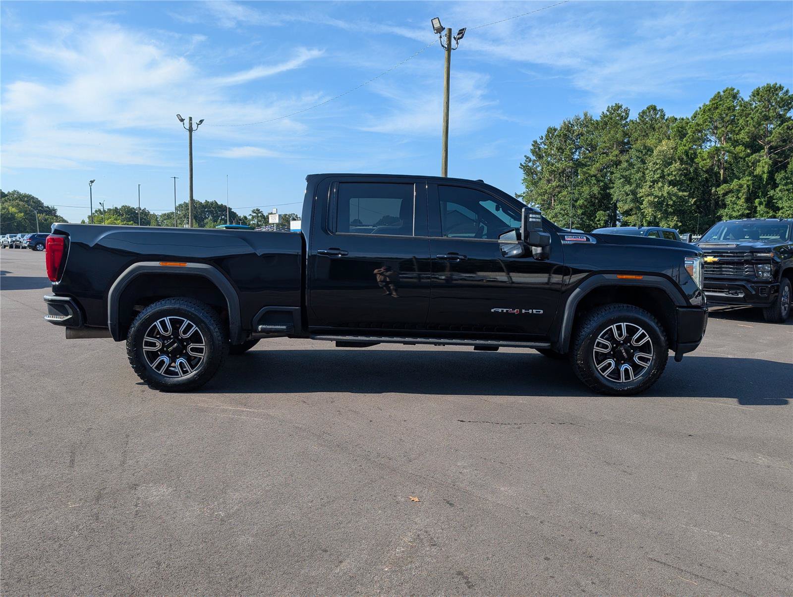 Used 2021 GMC Sierra 2500 AT4 w/ AT4 Premium Plus Package AWD/4WD image 6