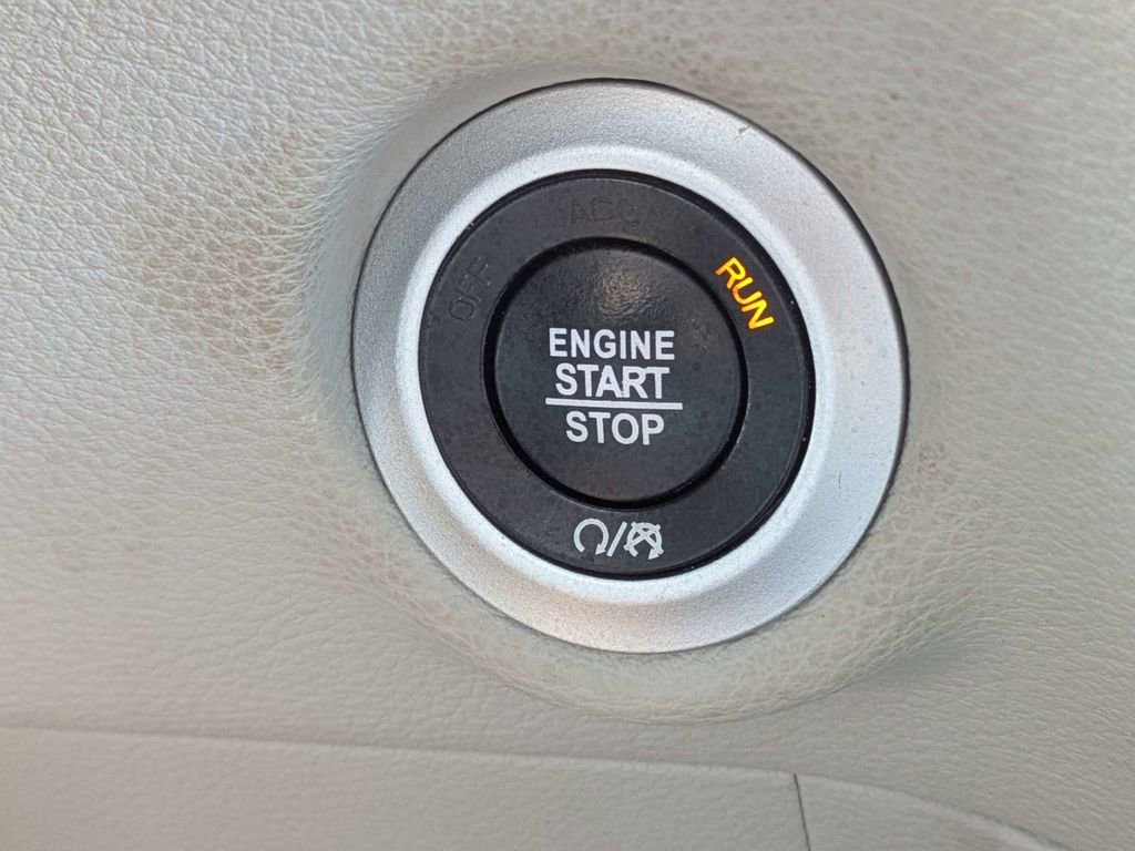 Used 2022 Chrysler Pacifica Limited FWD image 36