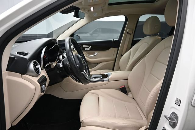 Used 2021 Mercedes-Benz GLC 300 w/ Premium Package image 6