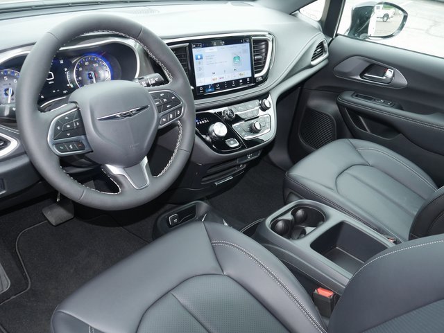 New 2026 Chrysler Pacifica Select image 17