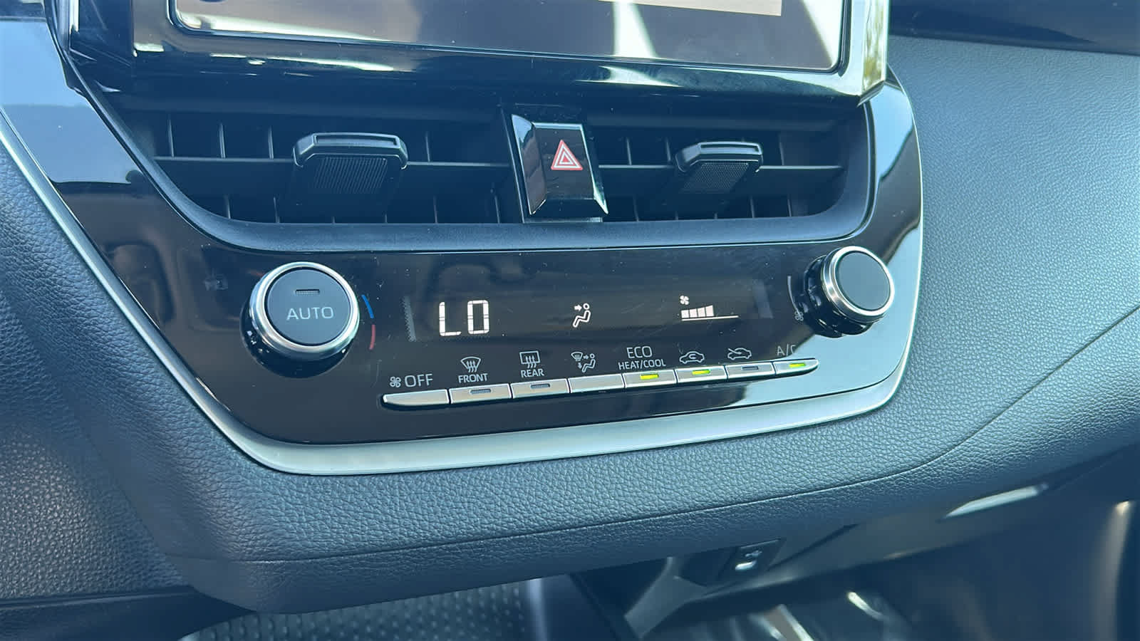 Used 2025 Toyota Corolla LE FWD image 14