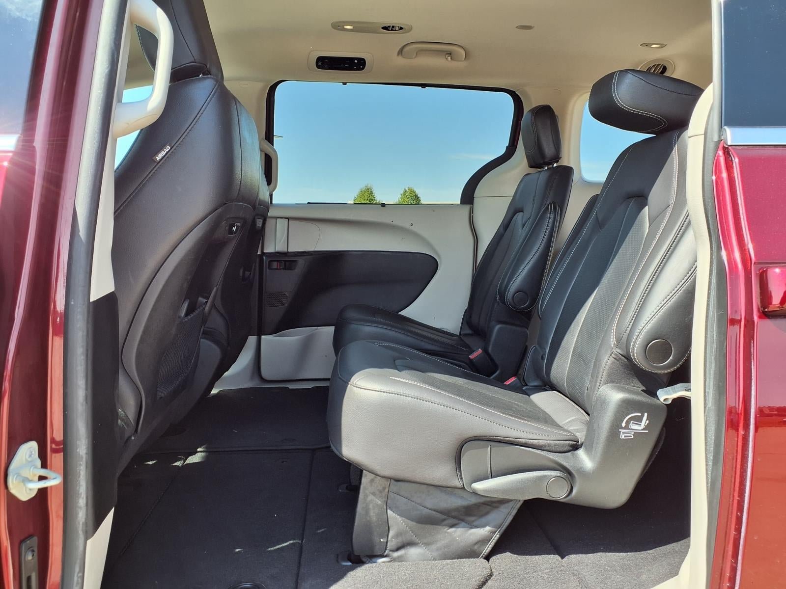 Certified 2022 Chrysler Pacifica Touring-L AWD/4WD image 22
