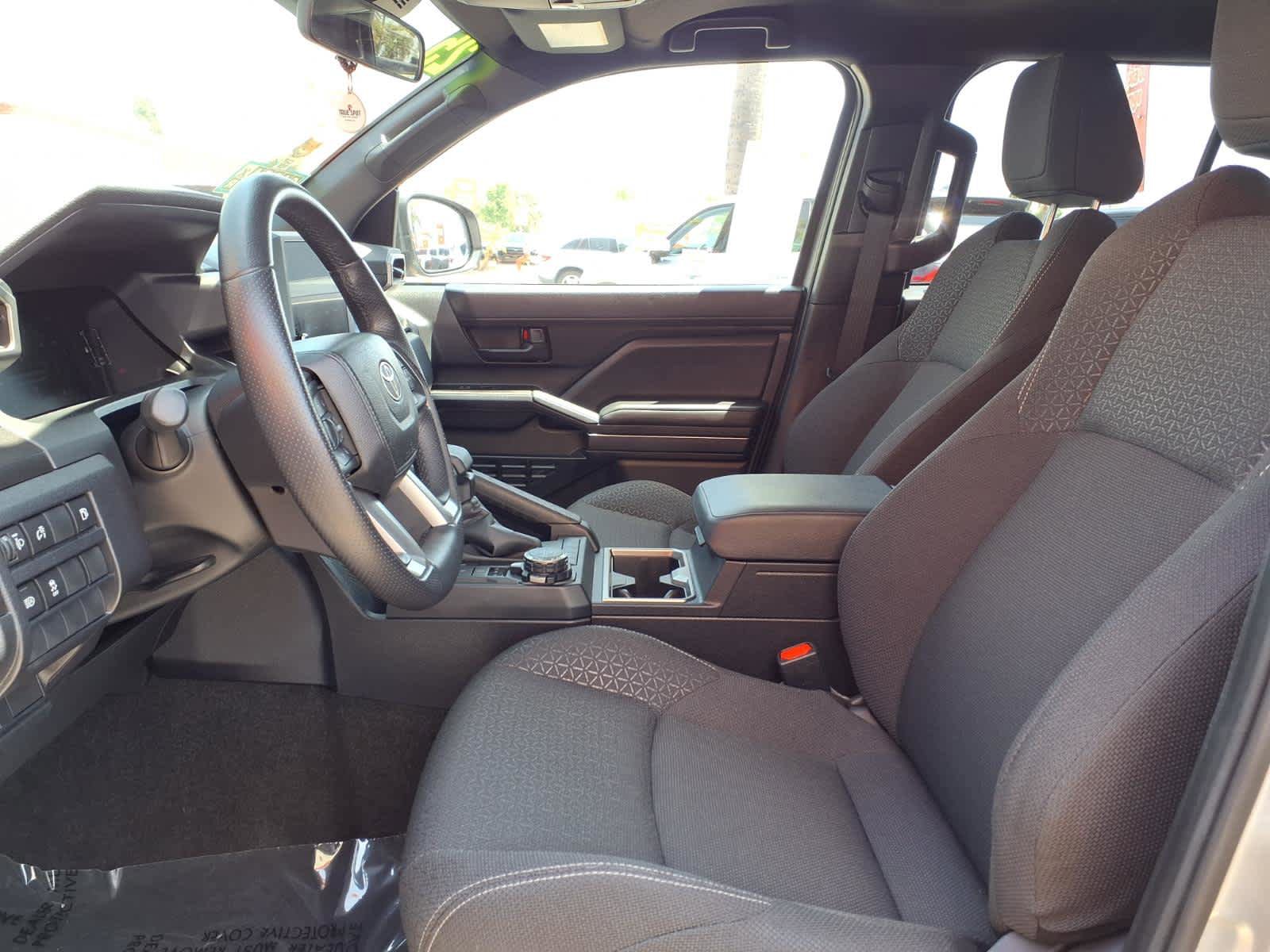 Used 2025 Toyota 4Runner SR5 AWD/4WD image 18