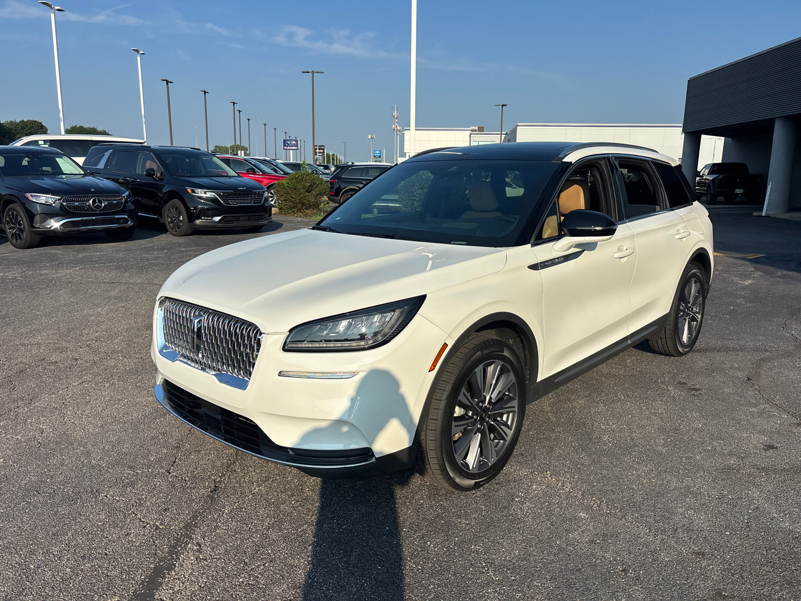 Certified 2022 Lincoln Corsair Reserve w/ Luxury Package AWD/4WD image 3