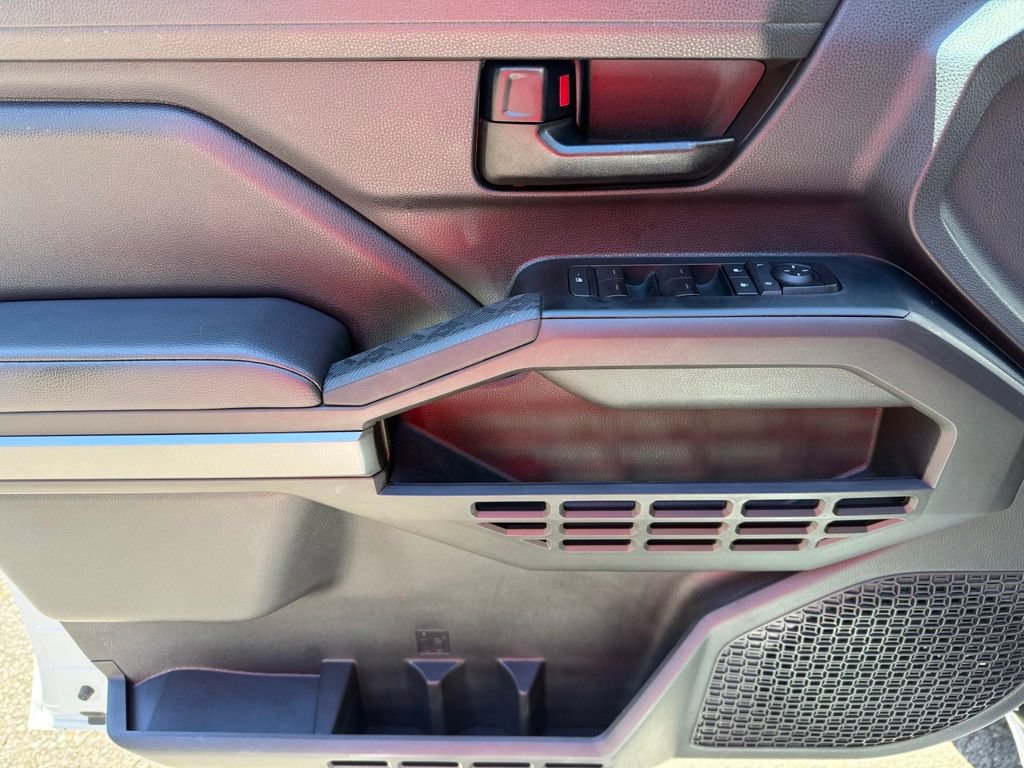 Certified 2025 Toyota Tacoma SR5 AWD/4WD image 15