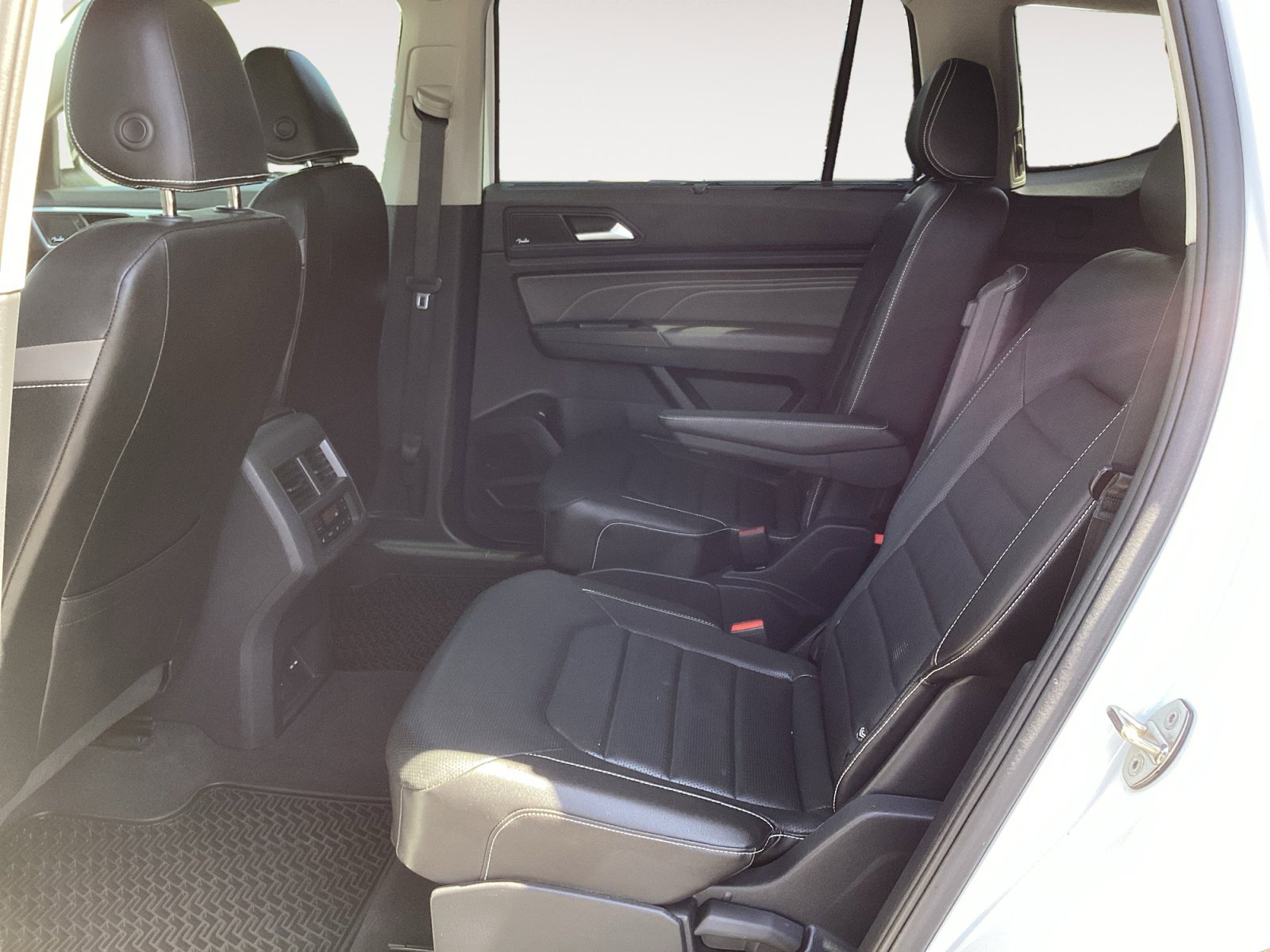 Used 2023 Volkswagen Atlas SEL Premium image 29