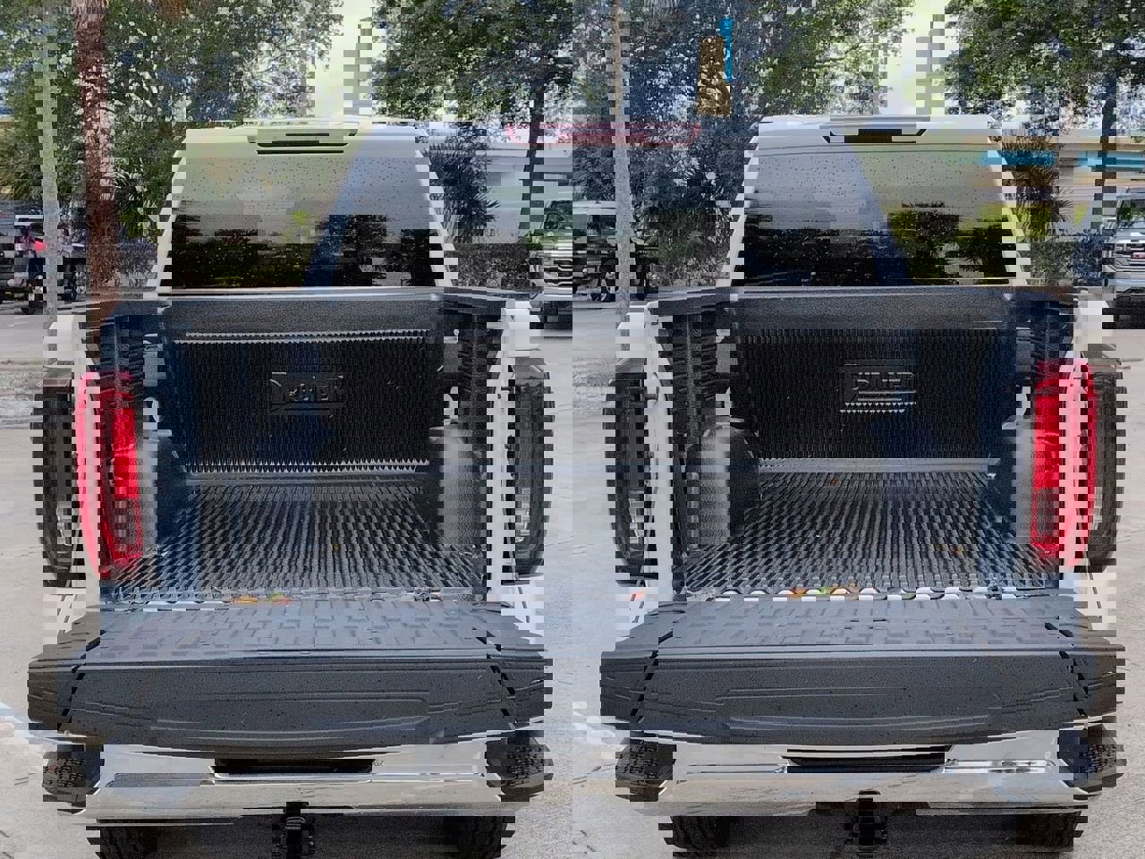 Certified 2026 GMC Sierra 1500 SLT image 23