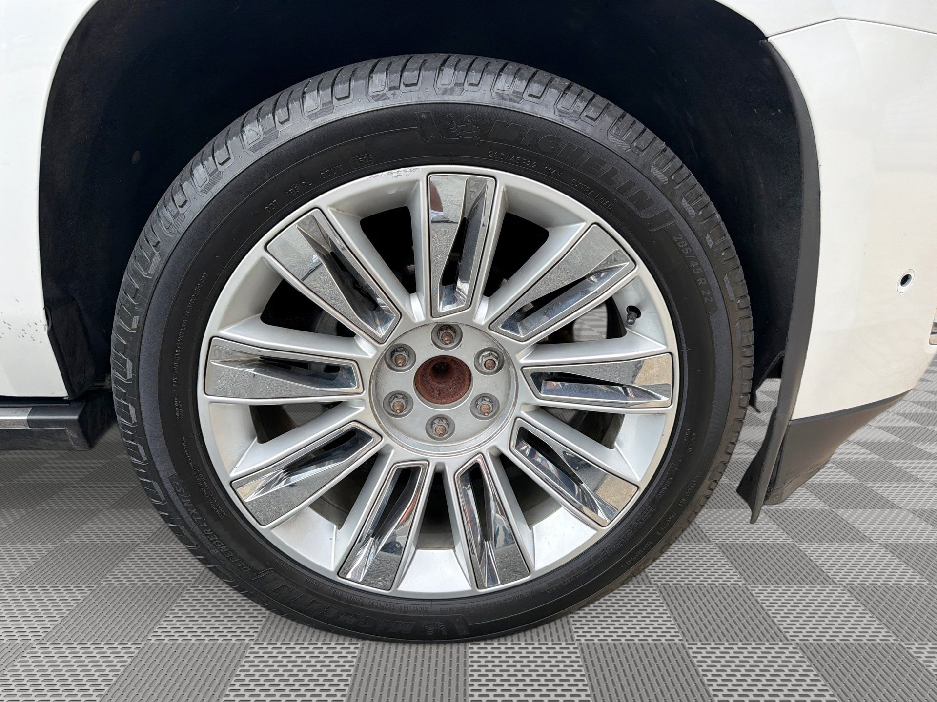 Used 2018 Cadillac Escalade ESV Platinum RWD image 31
