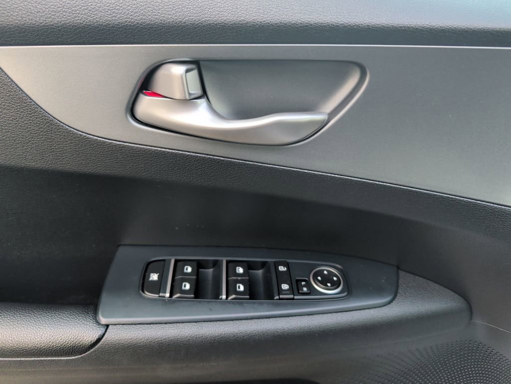 Used 2021 Kia Forte LXS image 10