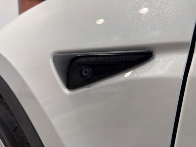 Used 2021 Tesla Model Y Long Range image 13
