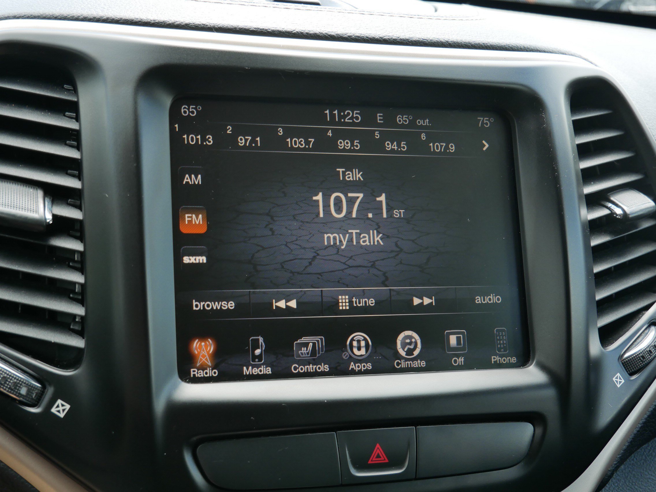 Used 2016 Jeep Cherokee Limited AWD/4WD image 22