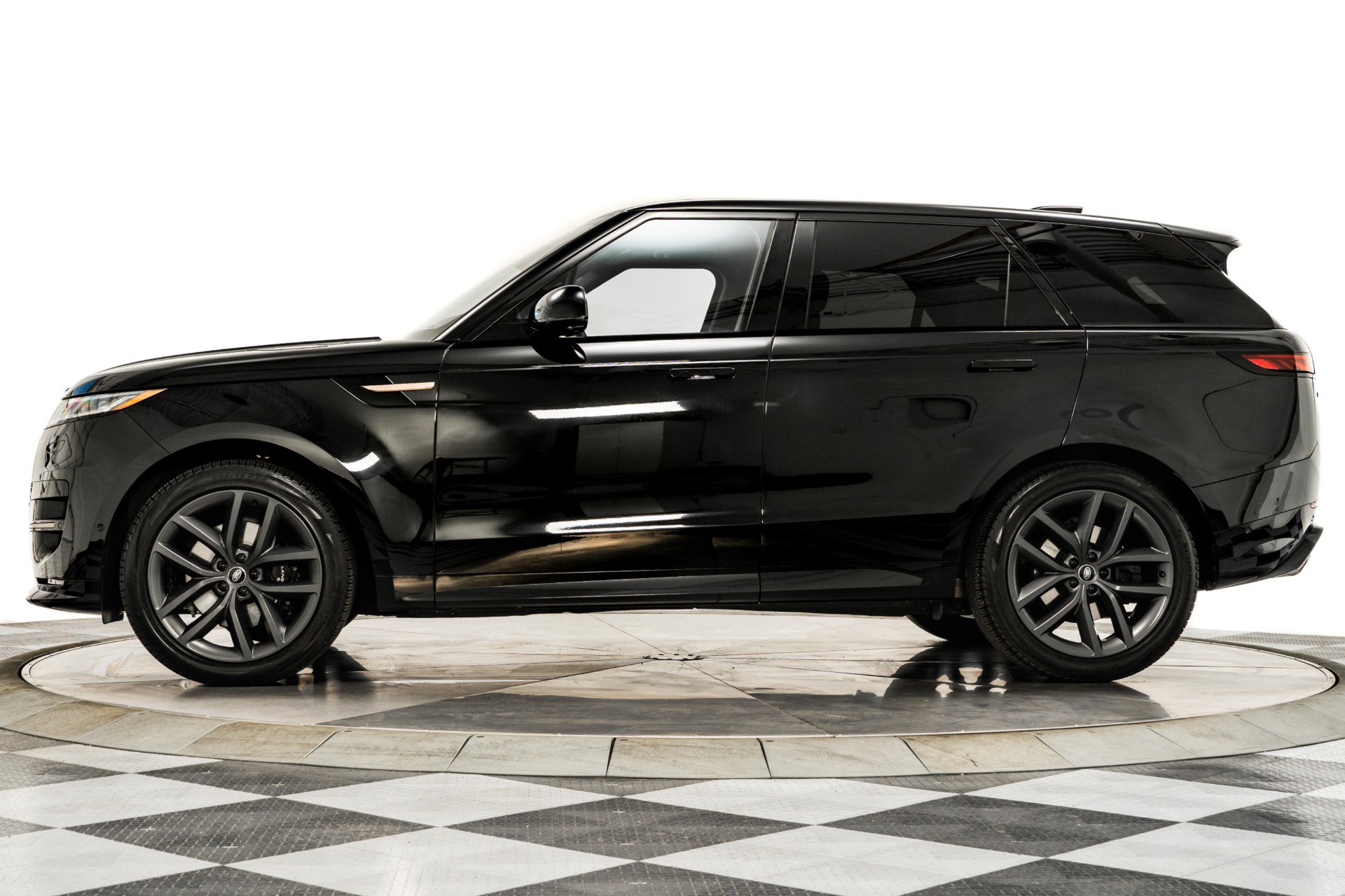 Used 2023 Land Rover Range Rover Sport SE Dynamic image 6