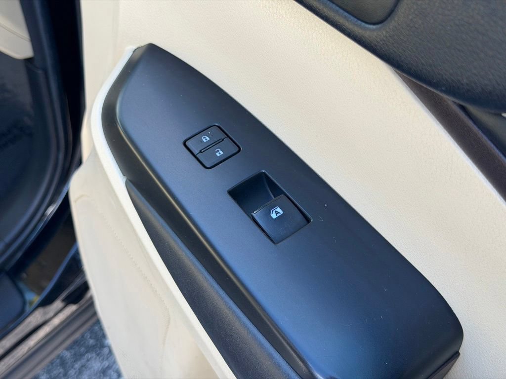 Used 2018 Toyota Highlander XLE AWD/4WD image 28