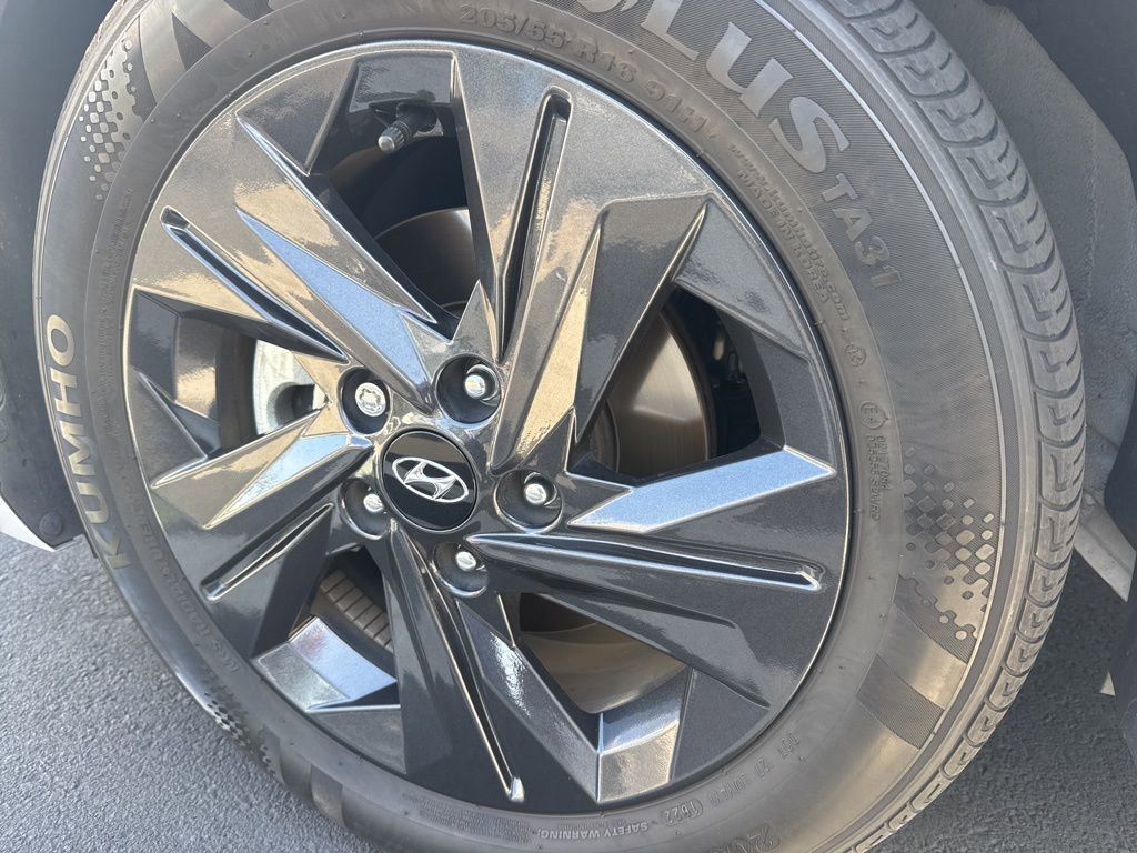 Used 2022 Hyundai Elantra Blue FWD image 13