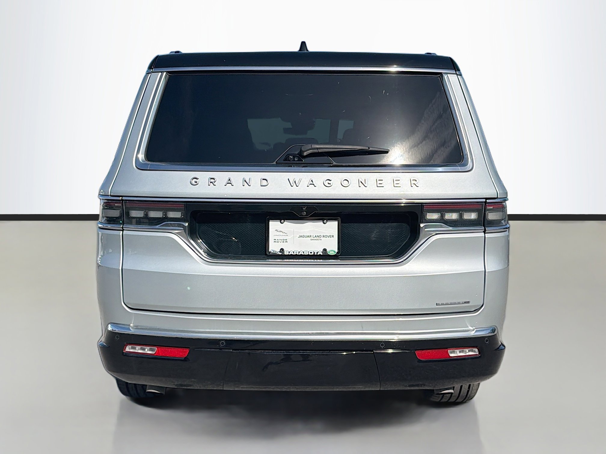 Used 2024 Jeep Grand Wagoneer L Series III image 4