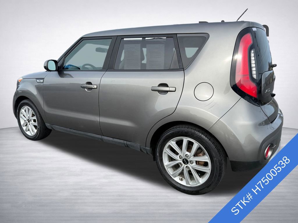 Used 2017 Kia Soul + image 3