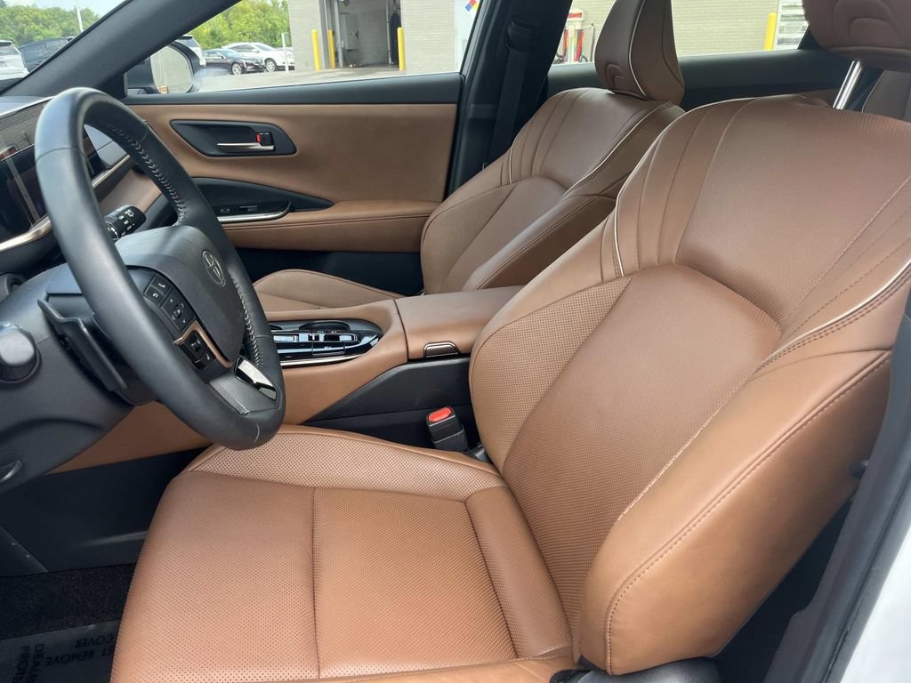 Used 2025 Toyota Crown Signia AWD/4WD image 24