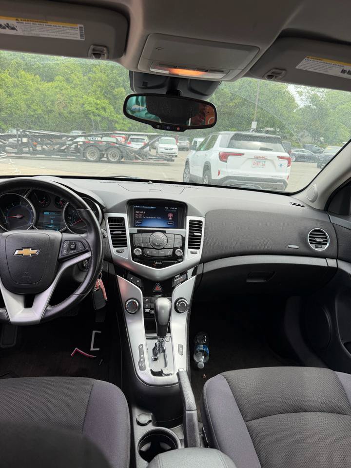Used 2014 Chevrolet Cruze LT w/ Technology Package FWD image 8