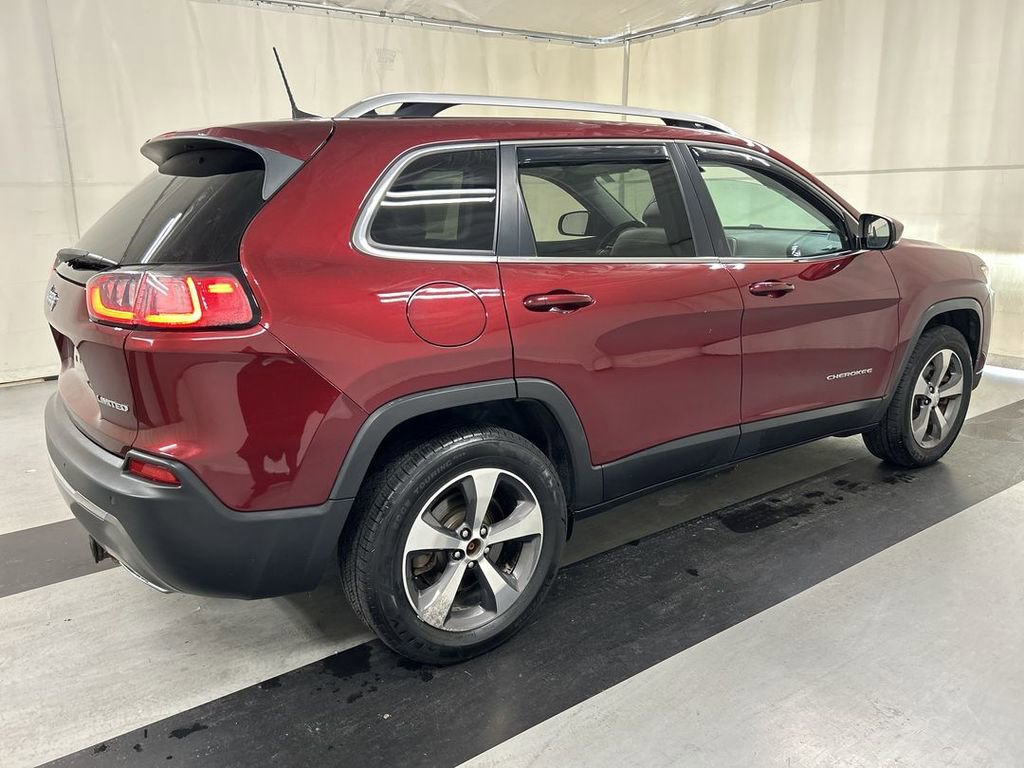 Used 2019 Jeep Cherokee Limited image 2