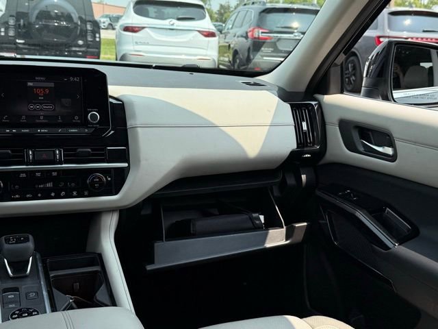 Used 2022 Nissan Pathfinder SV image 31