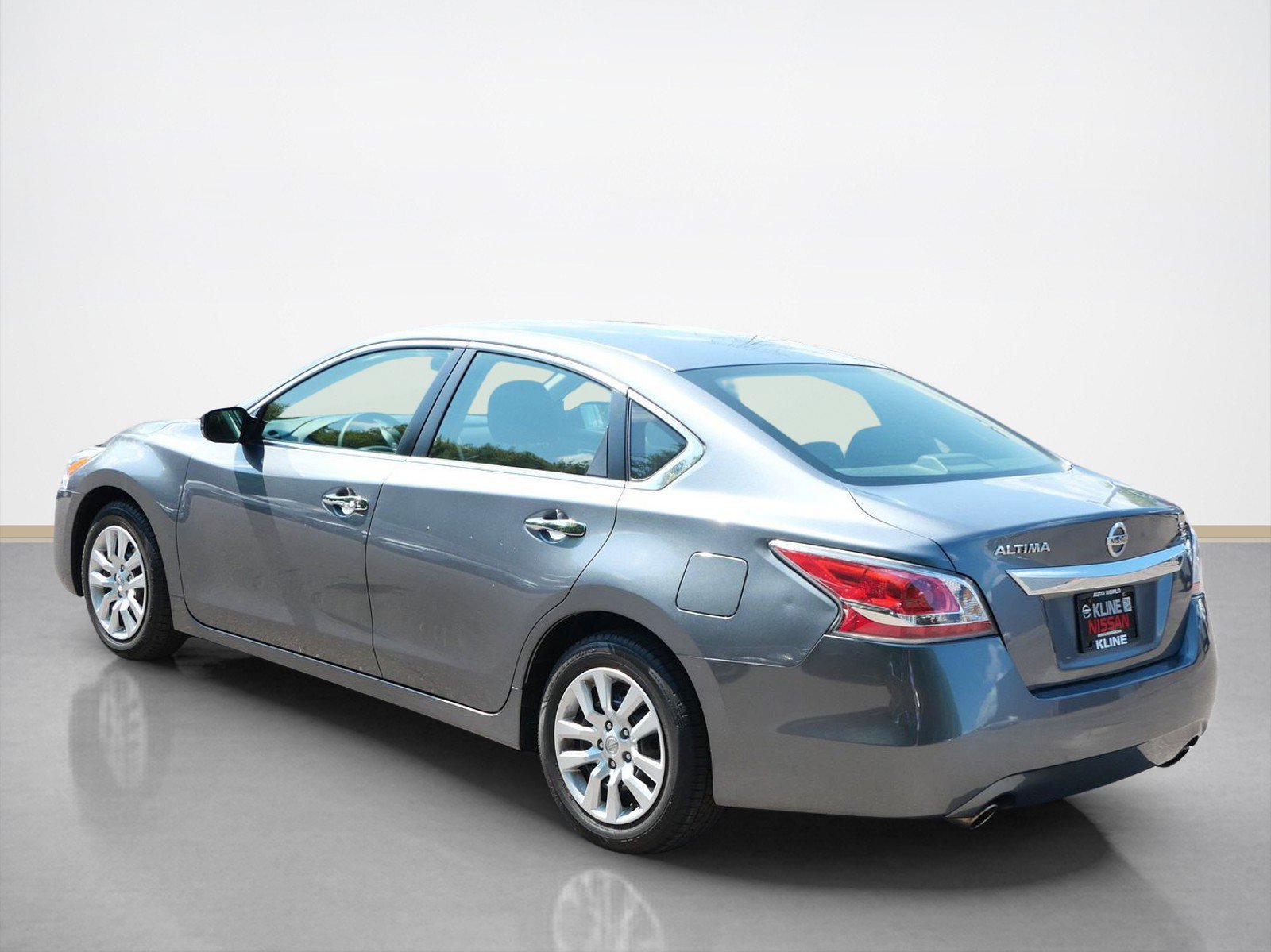 Used 2015 Nissan Altima 2.5 S w/ Power Driver Seat Package FWD image 3