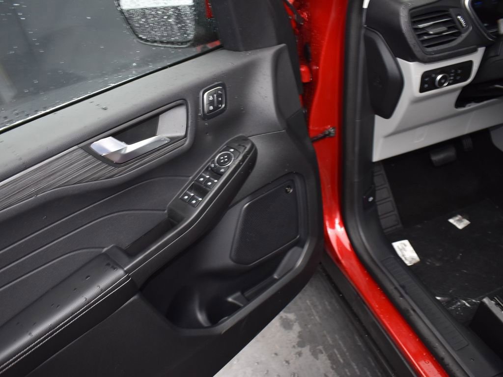 New 2025 Ford Escape SE w/ PHEV Premium Package FWD image 9
