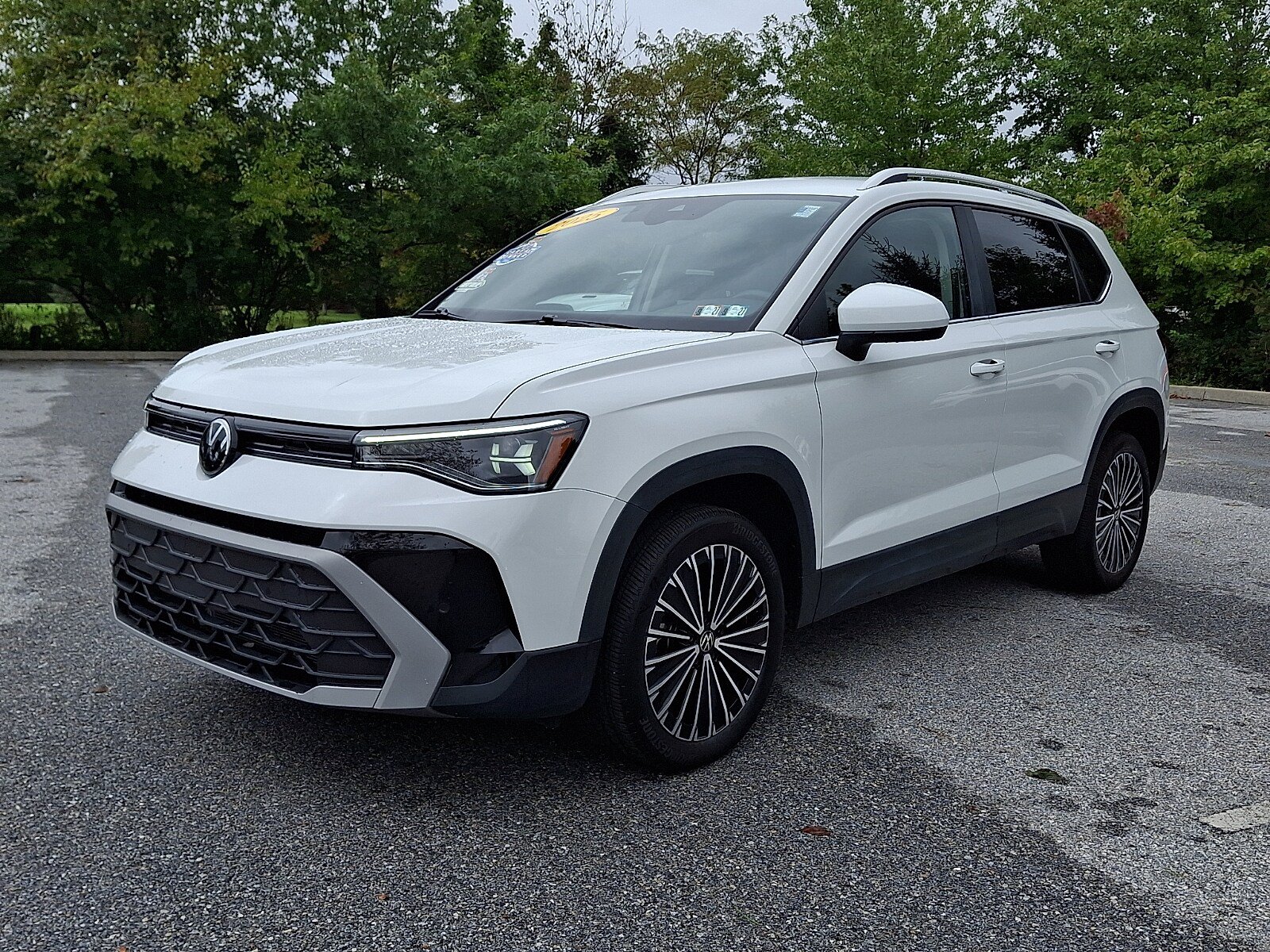 Used 2025 Volkswagen Taos SE FWD image 3