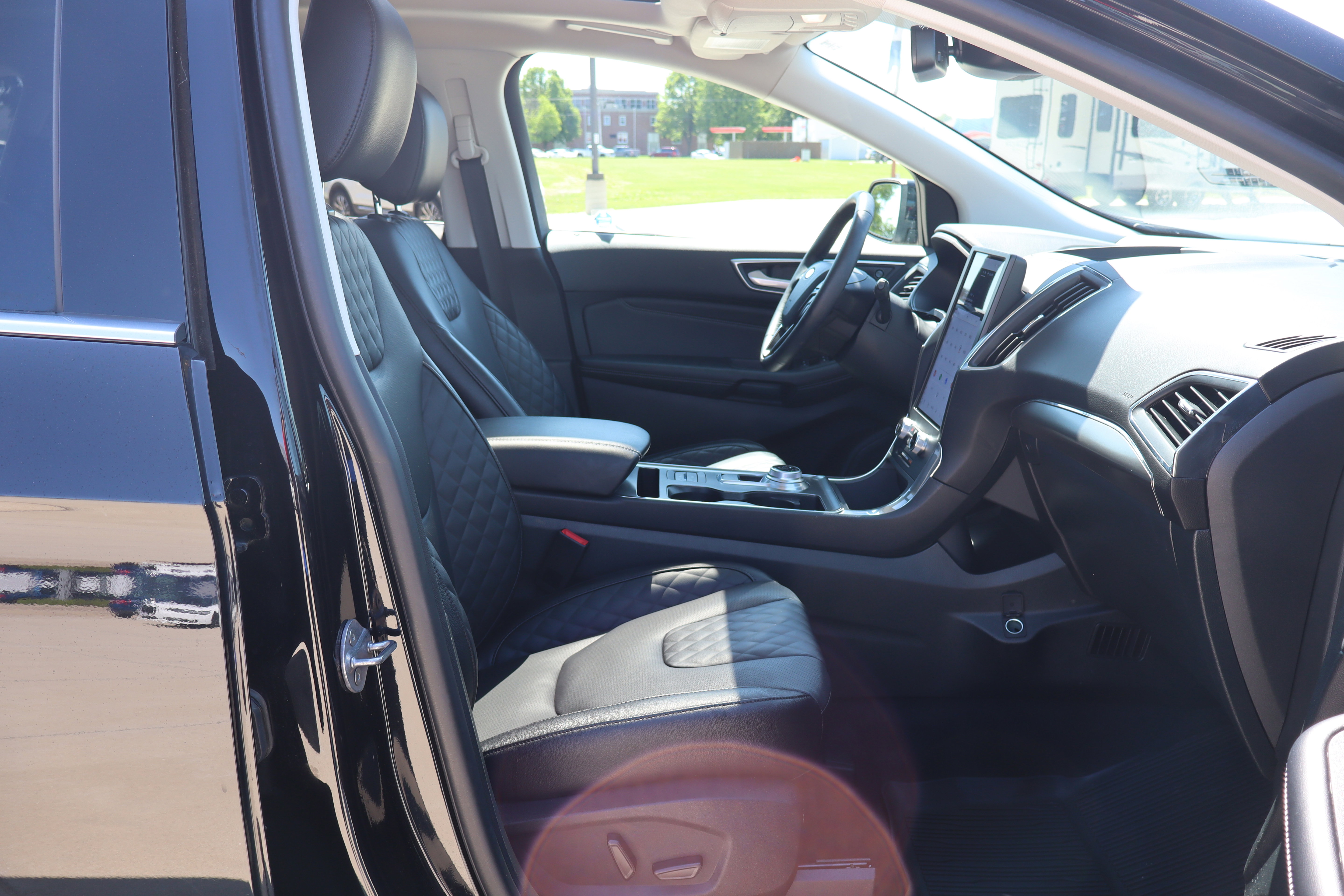 Used 2024 Ford Edge Titanium w/ Equipment Group 301A AWD/4WD image 13