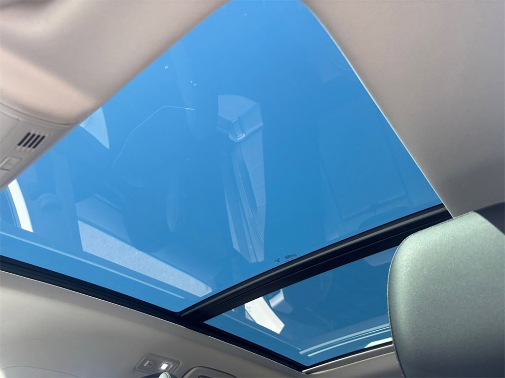 Certified 2024 Volkswagen Taos SE image 16