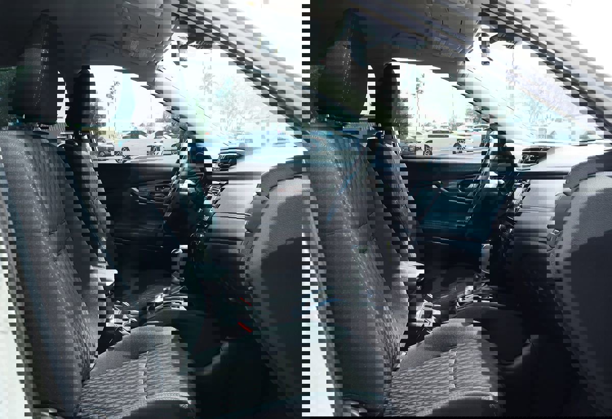 Used 2019 Nissan Rogue S image 34