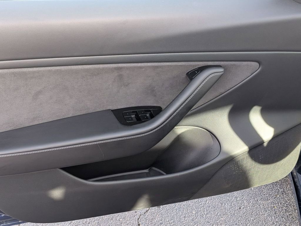 Used 2018 Tesla Model 3 Long Range image 13