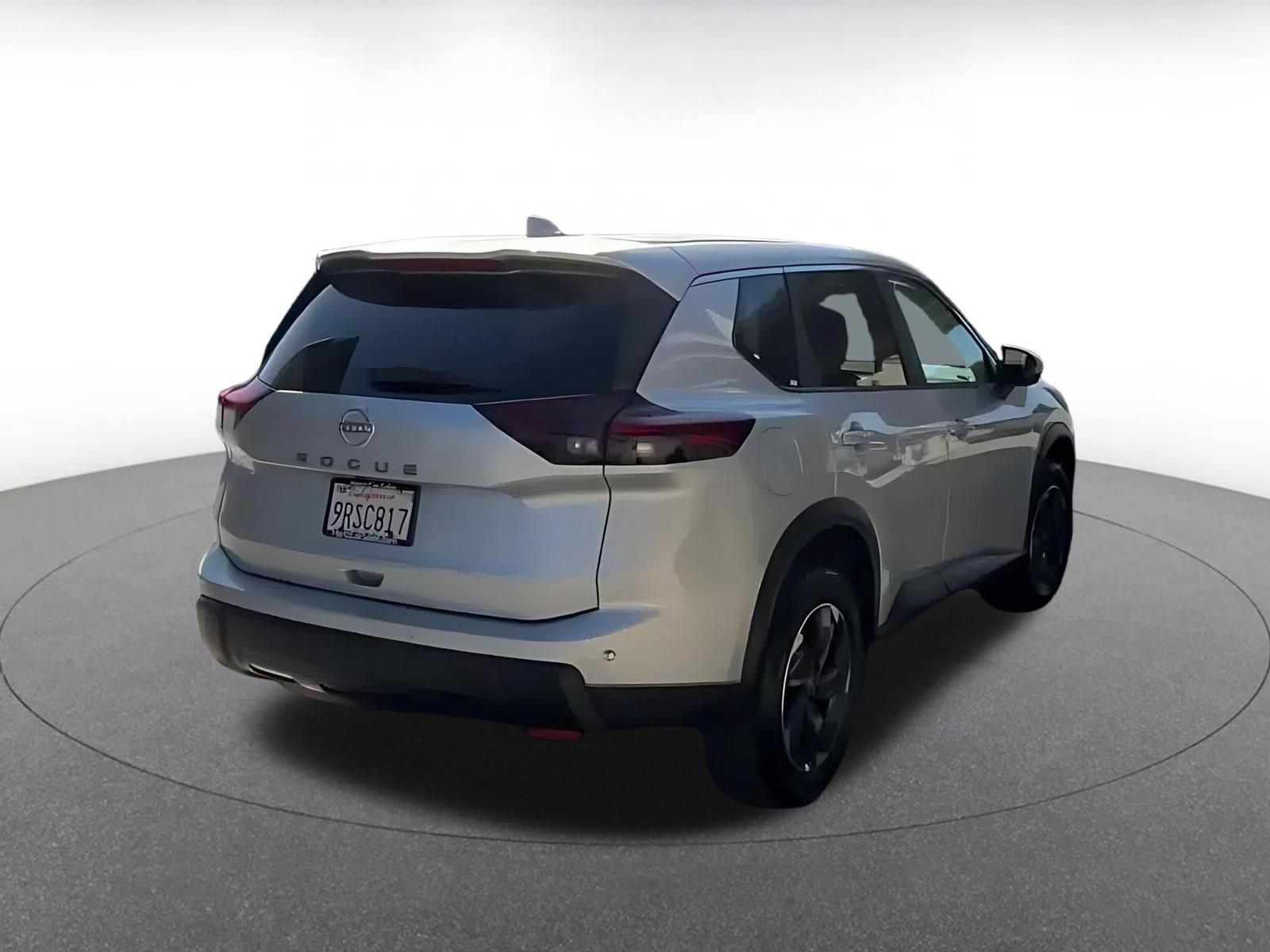 Used 2025 Nissan Rogue SV FWD image 14