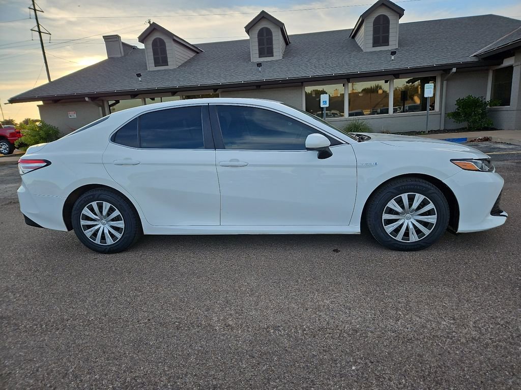 Used 2018 Toyota Camry LE image 12