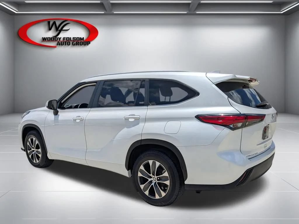 Used 2023 Toyota Highlander XLE FWD image 6