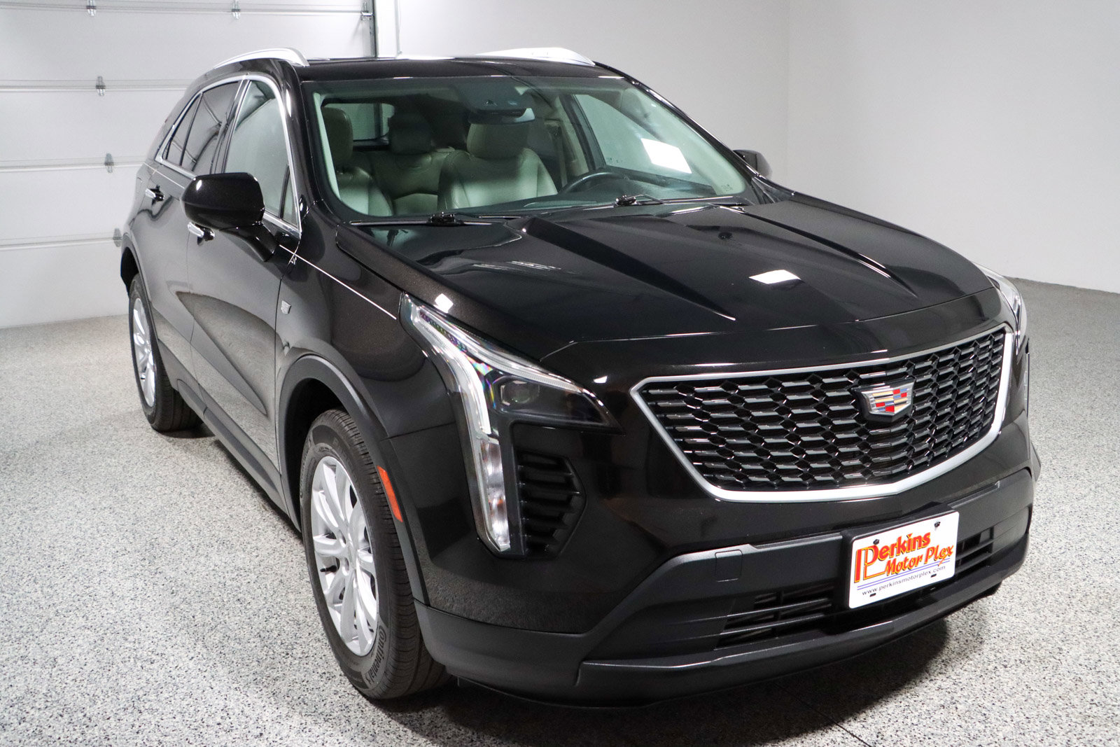 Used 2023 Cadillac XT4 Luxury w/ Cold Weather Package AWD/4WD image 5