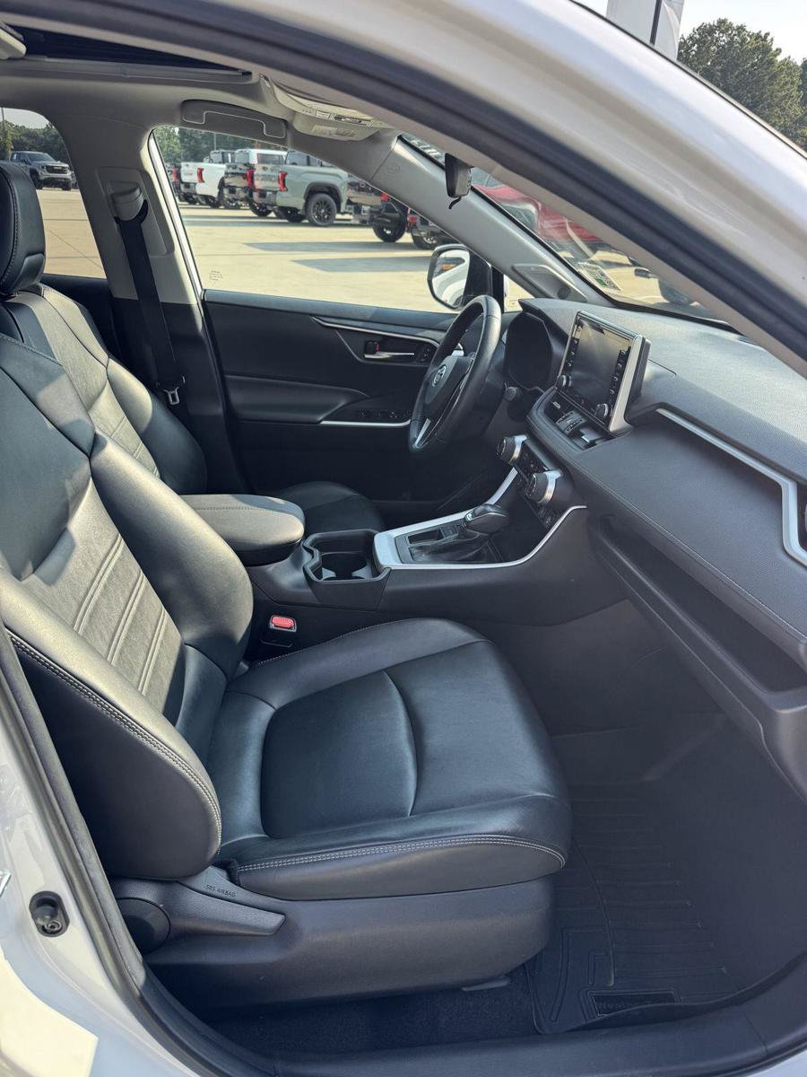 Used 2020 Toyota RAV4 XLE Premium FWD image 18