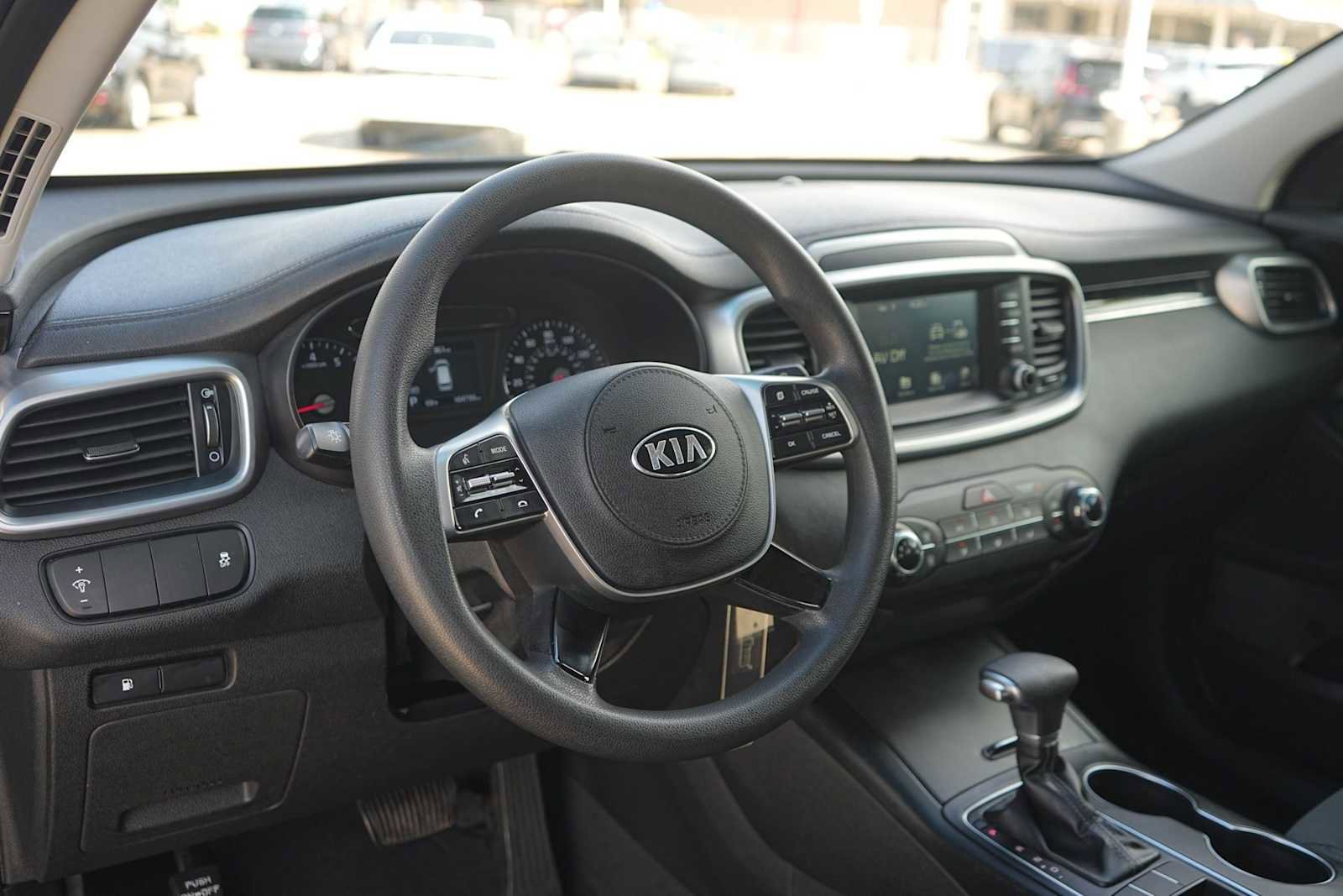 Used 2019 Kia Sorento L image 2