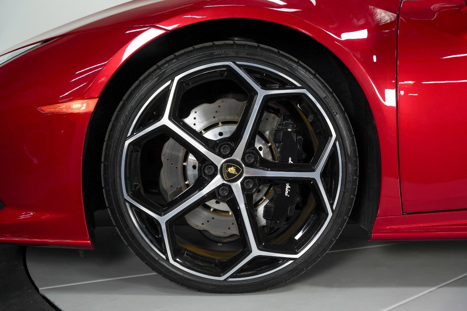 Used 2021 Lamborghini Huracan EVO image 16