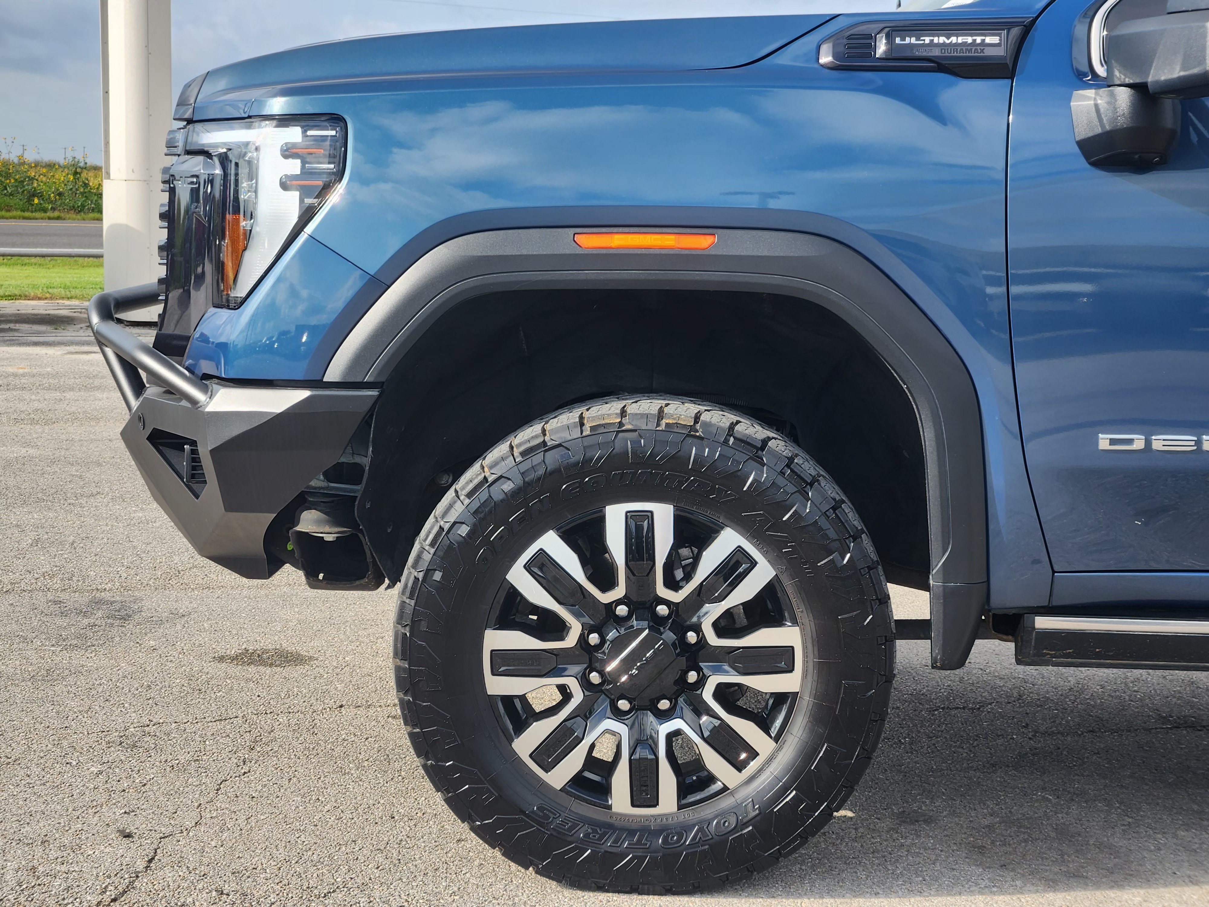 Used 2024 GMC Sierra 2500 Denali Ultimate AWD/4WD image 9